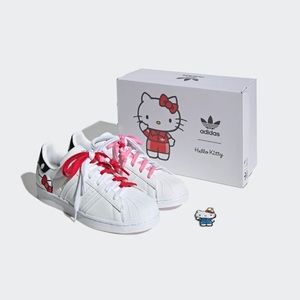 HELLO KITTY SUPERSTAR SHOES